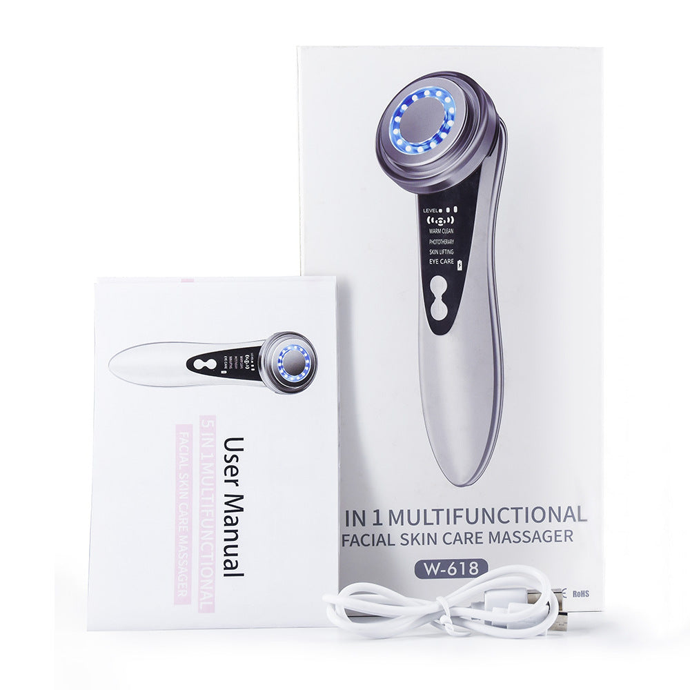 The beauty device cleans the face