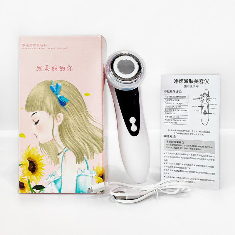 The beauty device cleans the face